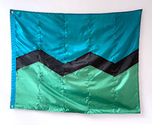 Photo of a flag with the same design as in the previous image.